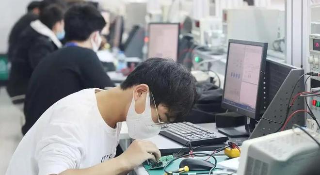分手传闻水落石出后，鹿晗关晓彤关系再曝猛料，结果一点不意外